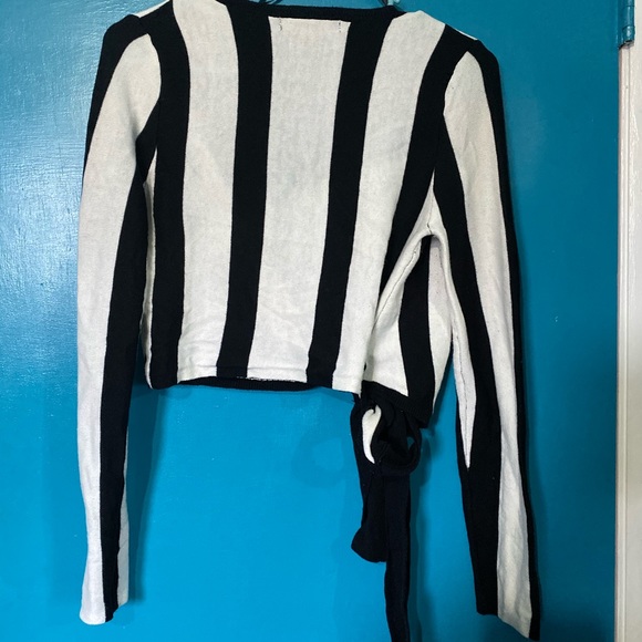 Crop top - Picture 2 of 3